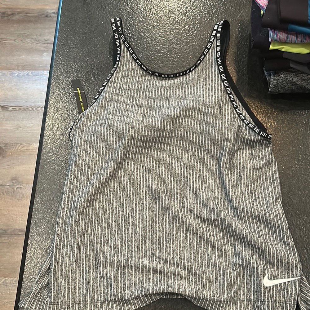 GIRLS NIKE Tank top with built in bra